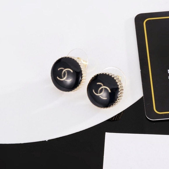 Chanel round earrings - Picture 4 of 6